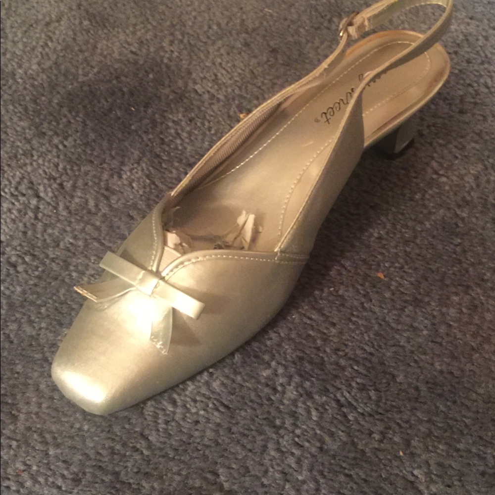 Woman’s shoe size 9.5